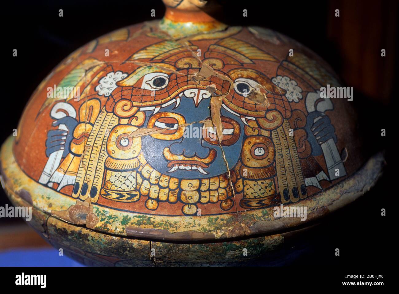 GUATEMALA, TIKAL, MUSEUM, POTTERY Stock Photo - Alamy