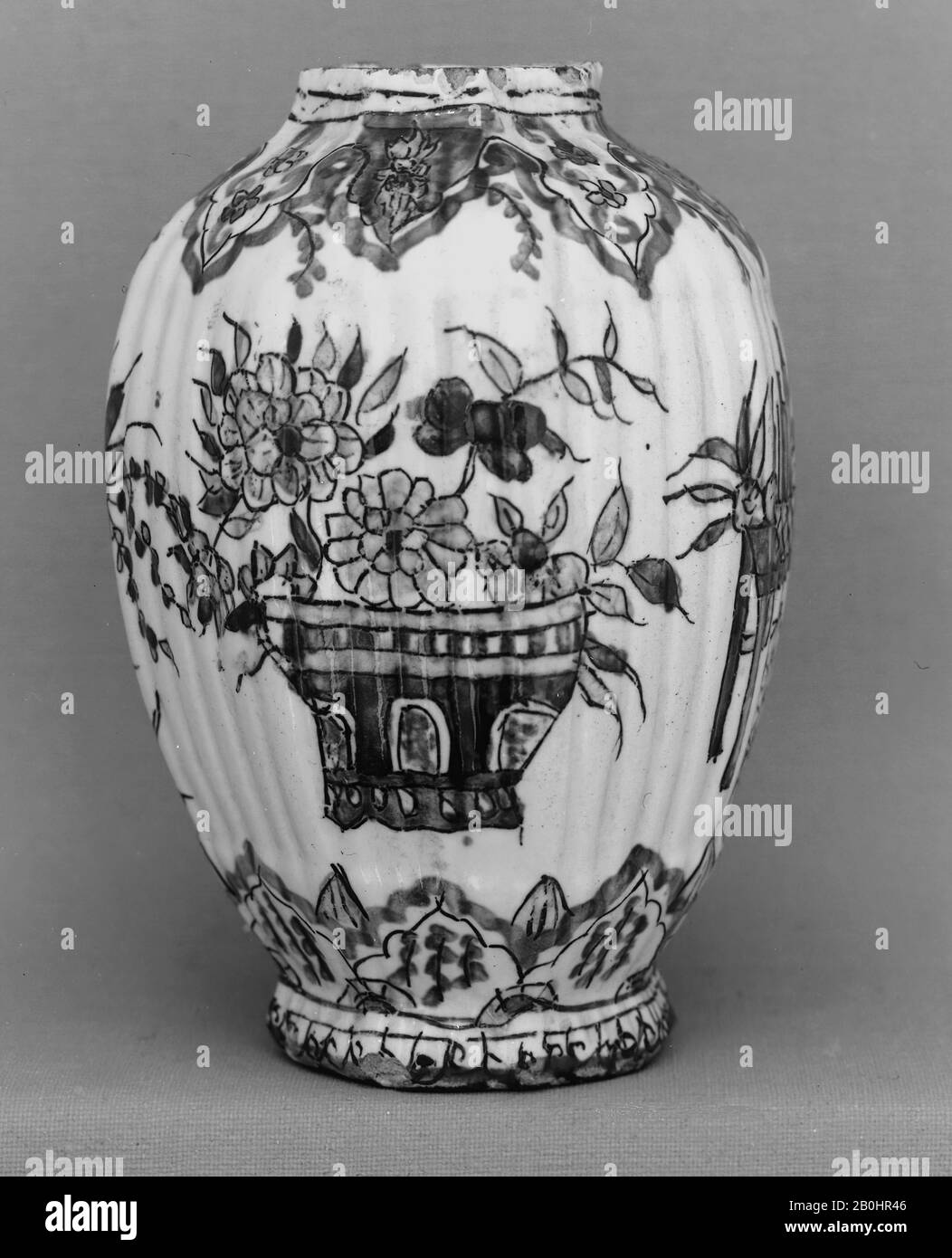 Vase, Dutch, Delft, Modern, Dutch, Delft, Faience (tin-glazed earthenware), H. 4 in. (10.2 cm), Ceramics-Pottery Stock Photo