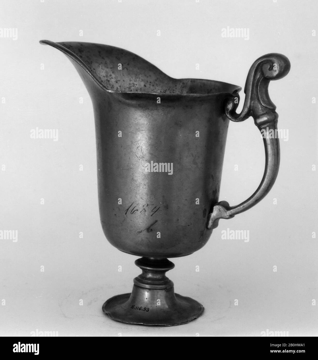 Cream jug, Flemish, 17th century, Flemish, Pewter, 5 7/8 × 3 3/4 in. (14.9 × 9.5 cm), Metalwork-Pewter Stock Photo