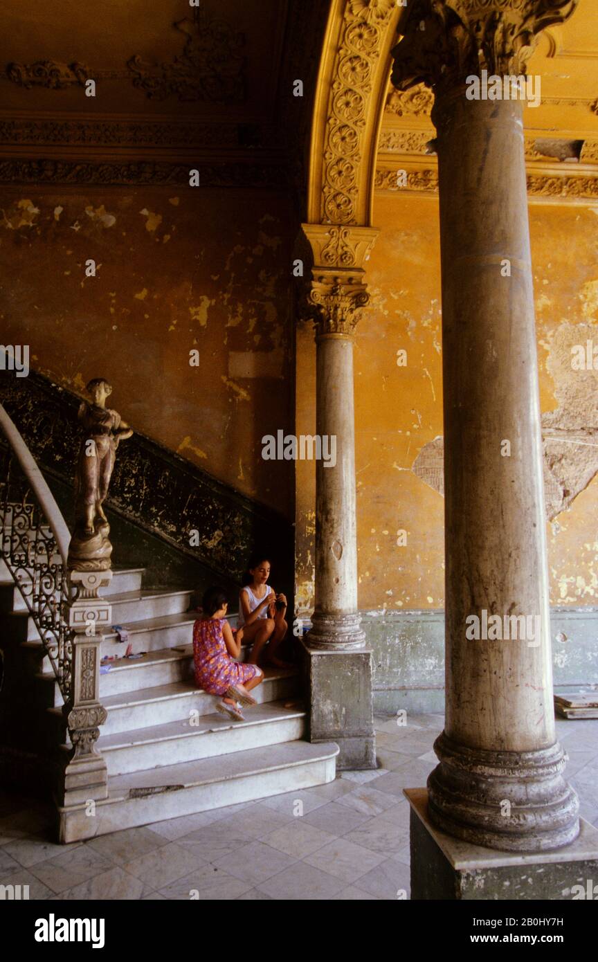 CUBA, HAVANA, PALADAR RESTAURANT BUILDING, MOVIE SET FOR 'STRAWBERRIES