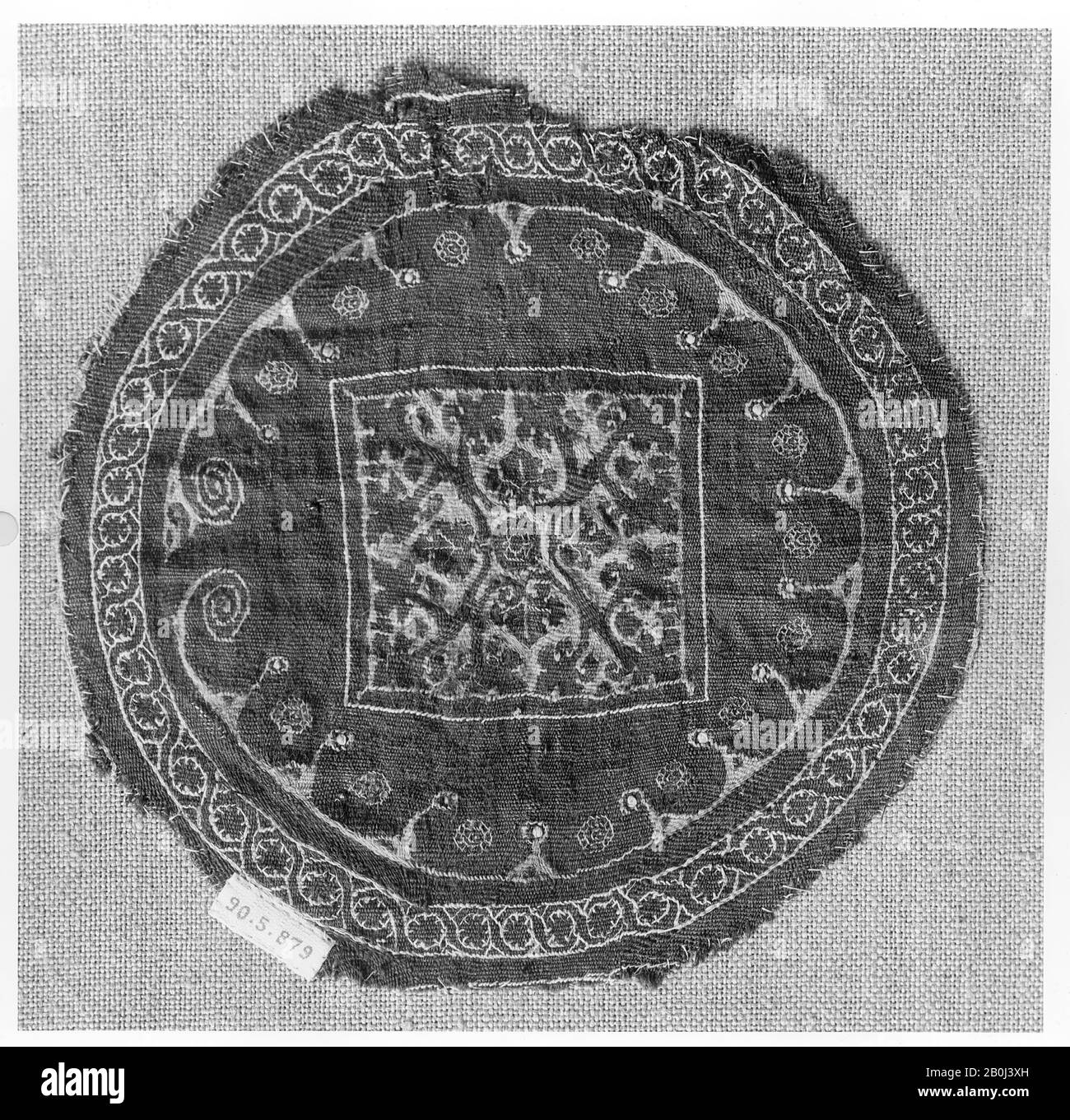 Roundel, 3rd–4th century, Attributed to Egypt, Linen, wool, Textiles ...