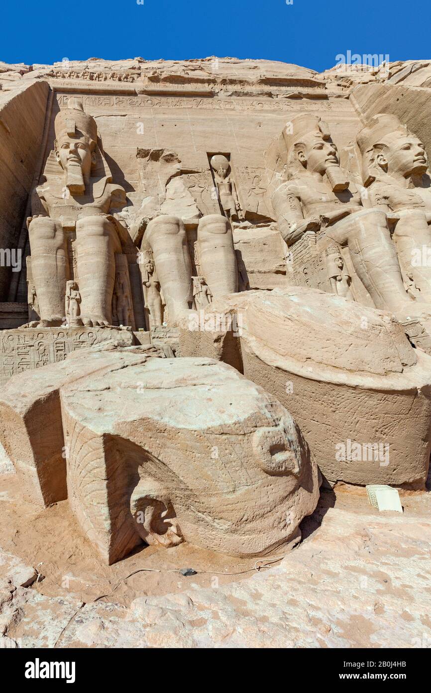 Statues at entrance to the Great Temple of Abu Simbel Stock Photo Alamy