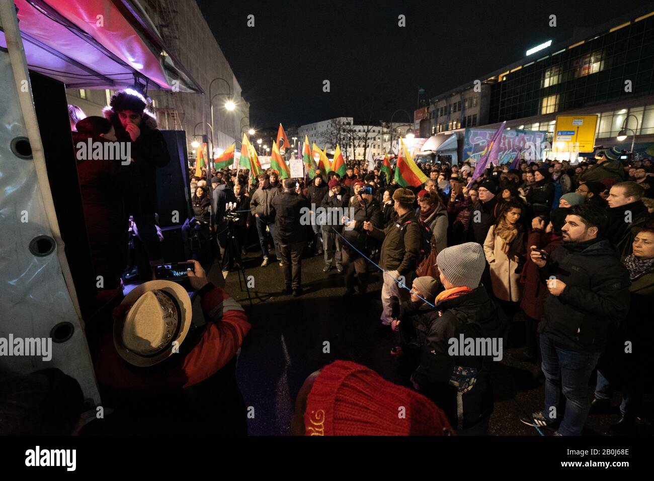 Berlin, Germany. 20th Feb 2020. A crowd listens to speeches at a protest vigil and march for the victims of the shooting attack at a shisha bar in Hanau, southwestern Germany, in which 9 people were killed. Around 3,000 attended the event at Hermannplatz, in the multicultural district of Neukölln, which took place under the slogan “Against right-wing terror and racism”. Credit: Tom Wills/Alamy Live News Stock Photo