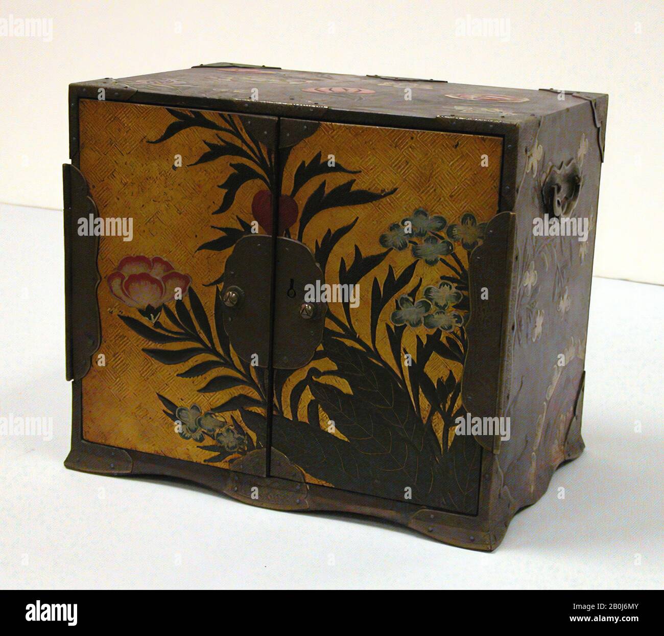 Cabinet, Japan, 19th century, Japan, Lacquer decorated with gold, H. 9 in. (22.9 cm); W. 10 1/4 in. (26 cm); D. 7 1/8 in. (18.1 cm), Lacquer Stock Photo
