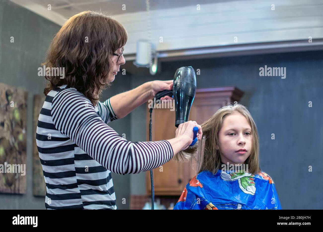 New hair style hi-res stock photography and images - Alamy New hair style hi-res stock photography and images - Alamy