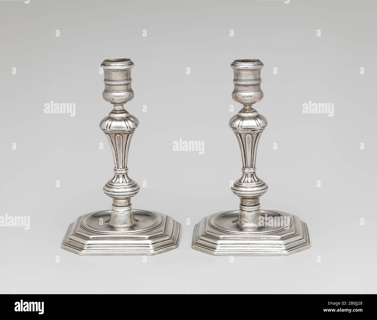David Willaume I, Pair of candlesticks, British, London, David Willaume I (British, 1658–1741), 1710/11, British, London, Silver, Overall (.142, confirmed): 6 1/8 x 3 7/8 x 3 7/8 in., 11 oz. 18 dwt. (15.6 x 9.8 x 9.8 cm, 0.3705kg), Overall (.143, confirmed): 6 x 3 7/8 x 3 7/8 in., 11 oz. 11 dwt. (15.2 x 9.8 x 9.8 cm, 0.359kg), Metalwork-Silver Stock Photo