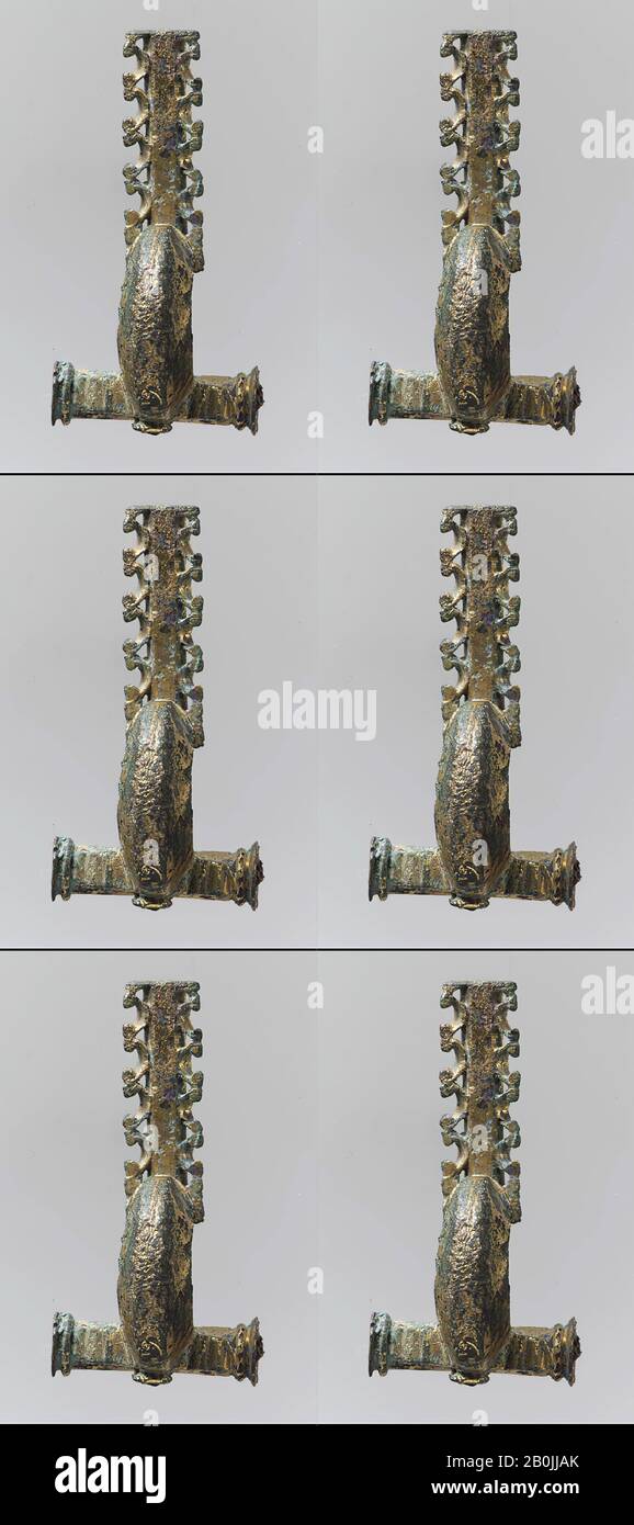 Crossbow Brooch Late Roman 4th Century Late Roman Bronze Gilt Overall 2 11 16 X 1 7 16 X 1 1 4 In 6 9 X 3 6 X 3 1 Cm Metalwork Bronze Stock Photo Alamy