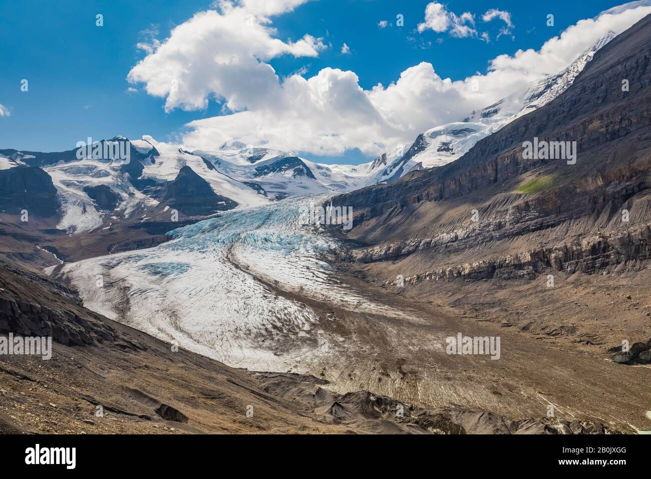 The mighty Robson Glacier flows down from Mount Robson in Mount Robson Provincial Park, British Columbia, Canada Stock Photo