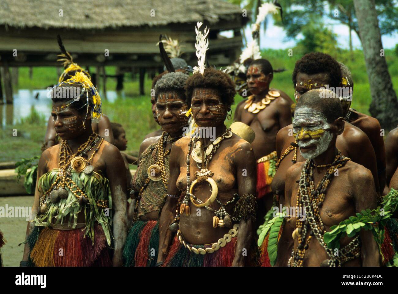 PAPUA NEW GUINEA, SEPIK RIVER, NEAR ANGORAM, SMALL VILLAGE, WOMEN IN ...