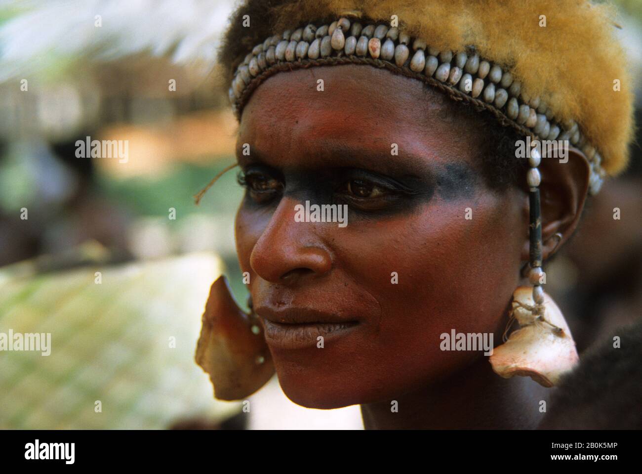 WEST NEW GUINEA, (IRIAN JAYA, INDONESIA), ASMAT REGION, PRIMITIVE WOMAN WITH PAINTED FACE Stock Photo