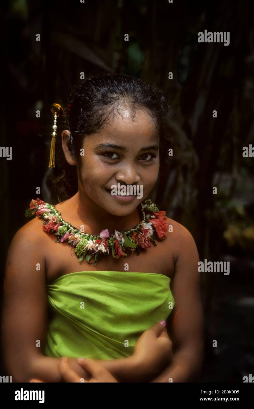 LS island girl MICRONESIA, CAROLINE ISLS. PULAP ISLAND, PORTRAIT OF NATIVE GIRL WITH  FLOWER LEI Stock Photo - Alamy