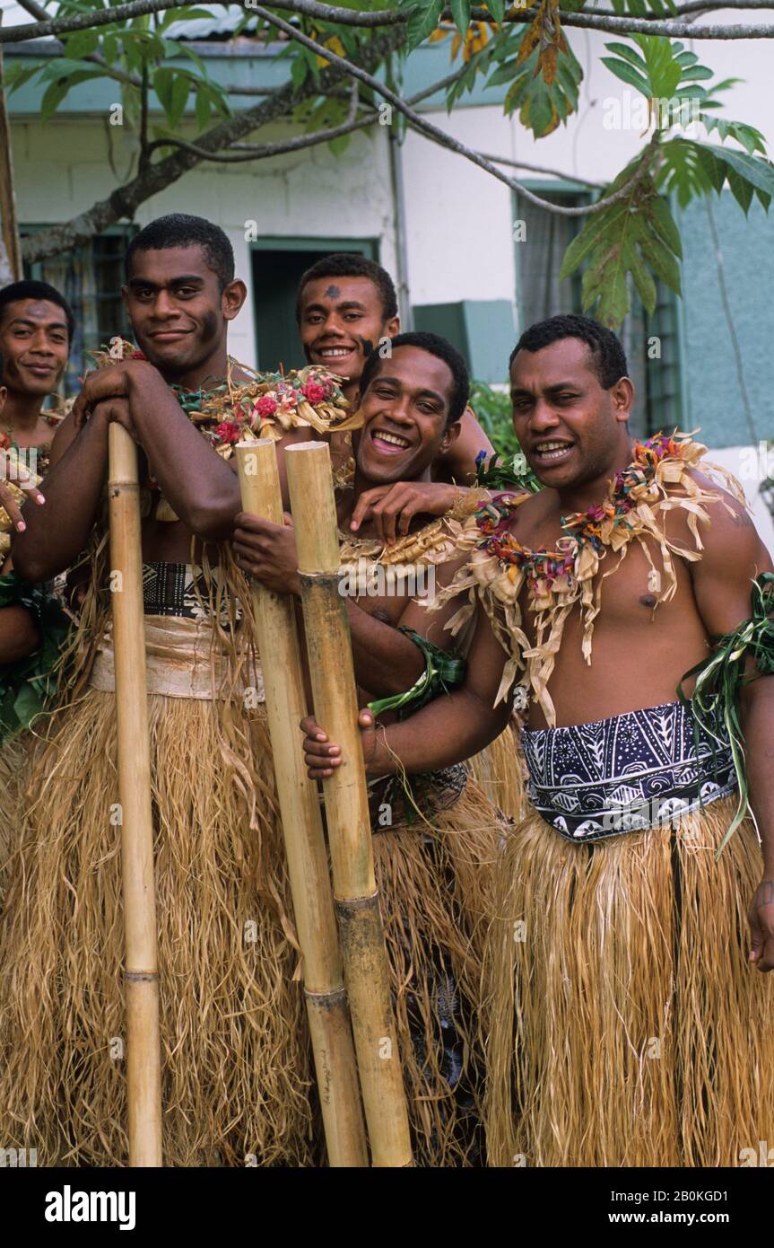 FIJI, VITI LEVU ISLAND, VISEISEI VILLAGE, MEN IN TRADITIONAL COSTUMES Stock Photo