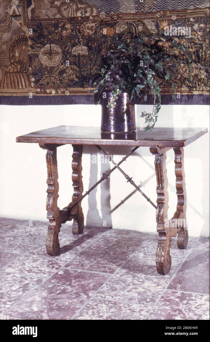 Table Spanish 17th Century Spanish Walnut 22 3 4 X 28 1 2 X