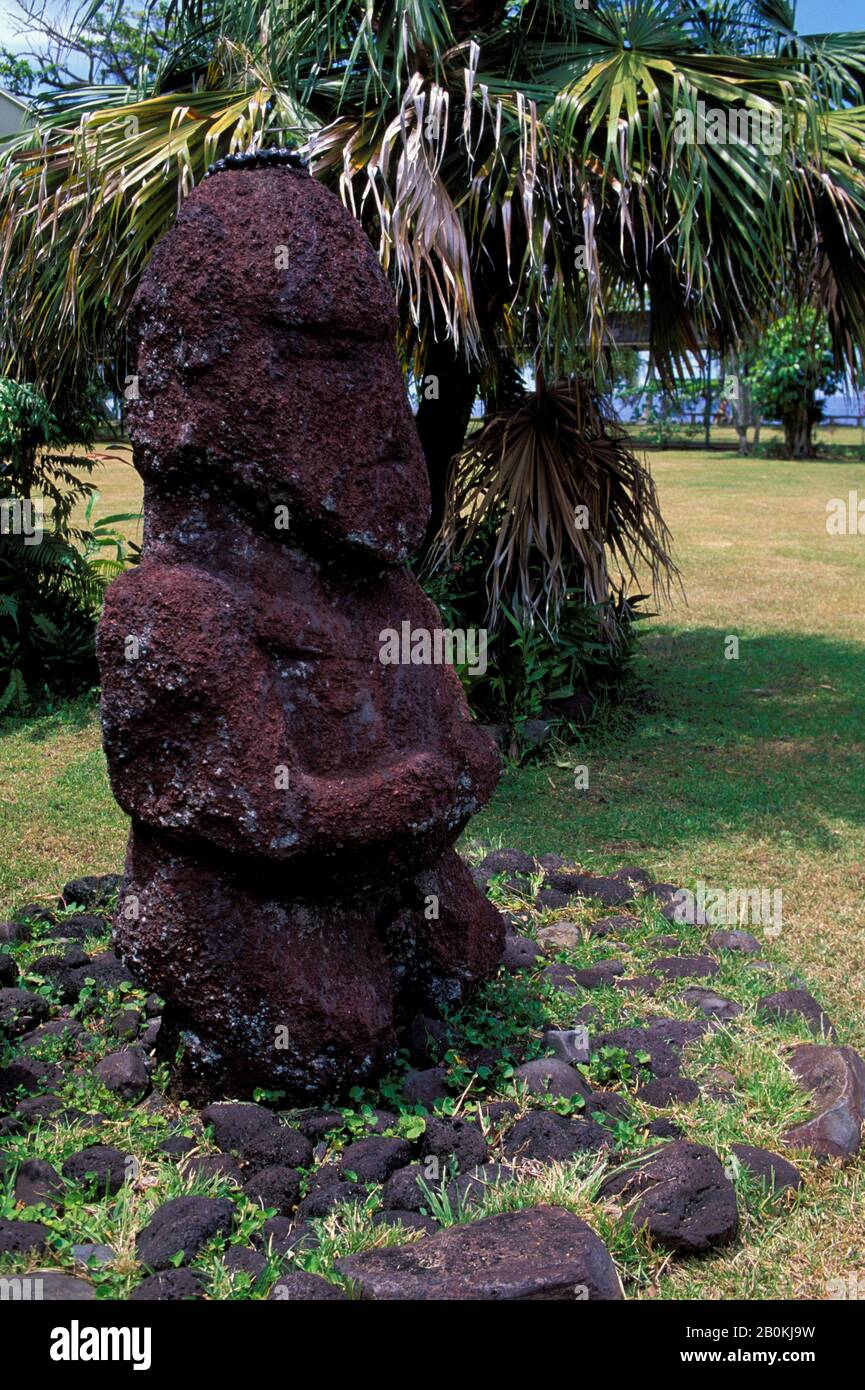 FRENCH POLYNESIA, SOCIETY ISLANDS, TAHITI, PAUL GAUGUIN MUSEUM, TIKI STATUE Stock Photo