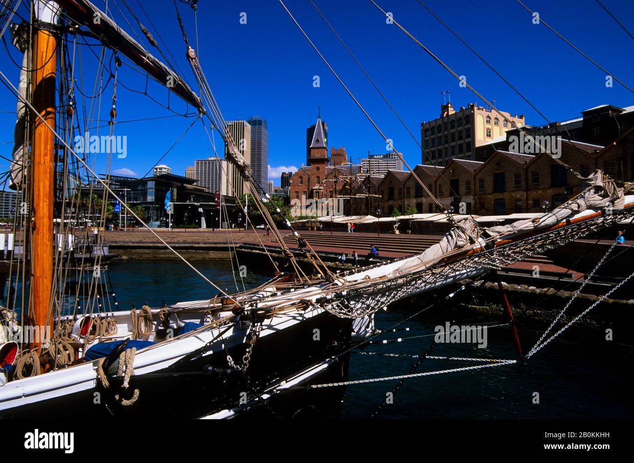 Tall ship bow hi-res stock photography and images - Alamy