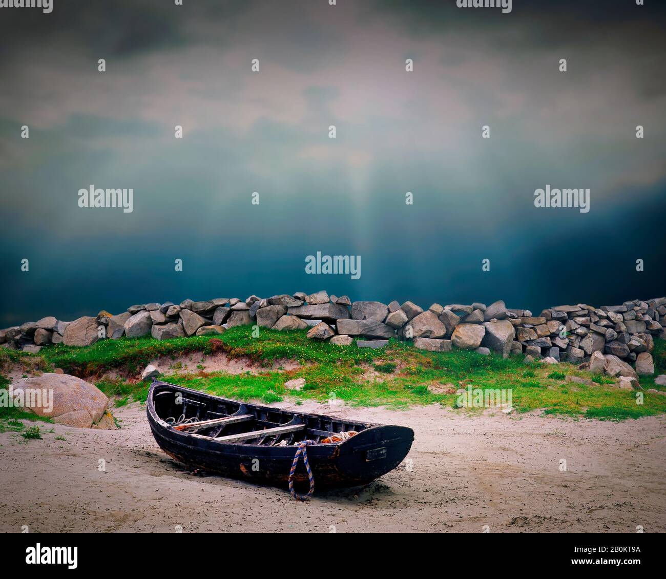 IE - CO. GALWAY: Fishing boat on Carna Strand Stock Photo