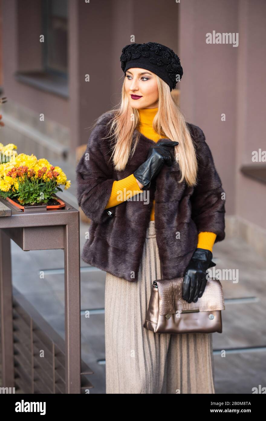 Beautiful winter outfit. Chic and trendy. Matching different textures outfit.  Fashion and beauty. Autumn outfit. Elegant woman wear fur coat. Vogue  concept. French style outfit. Gorgeous model Stock Photo - Alamy