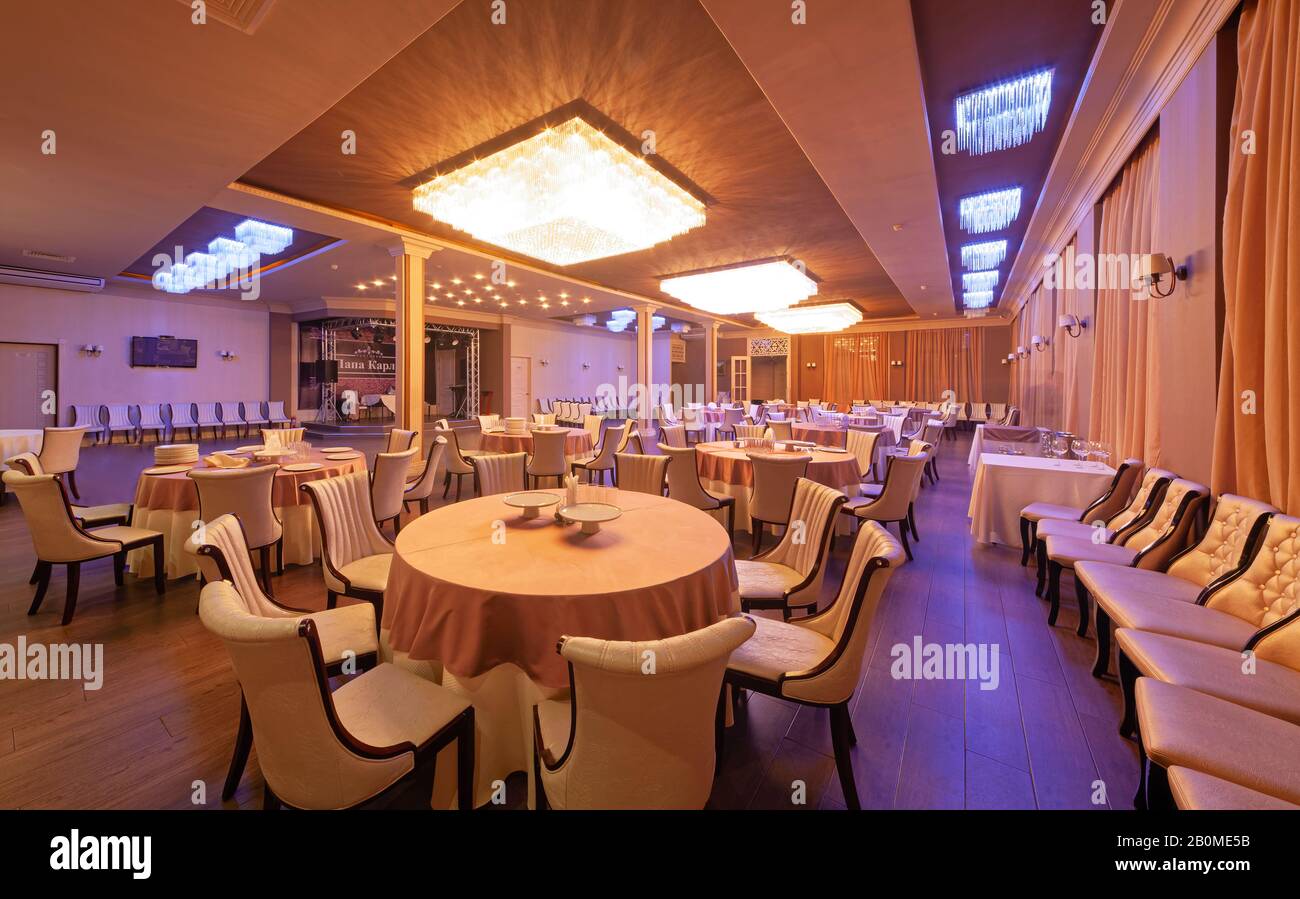 MOSCOW - SEPTEMBER 2014: The interior of the restaurant 'Papa Karlo'with a banquet hall in the classic style Stock Photo