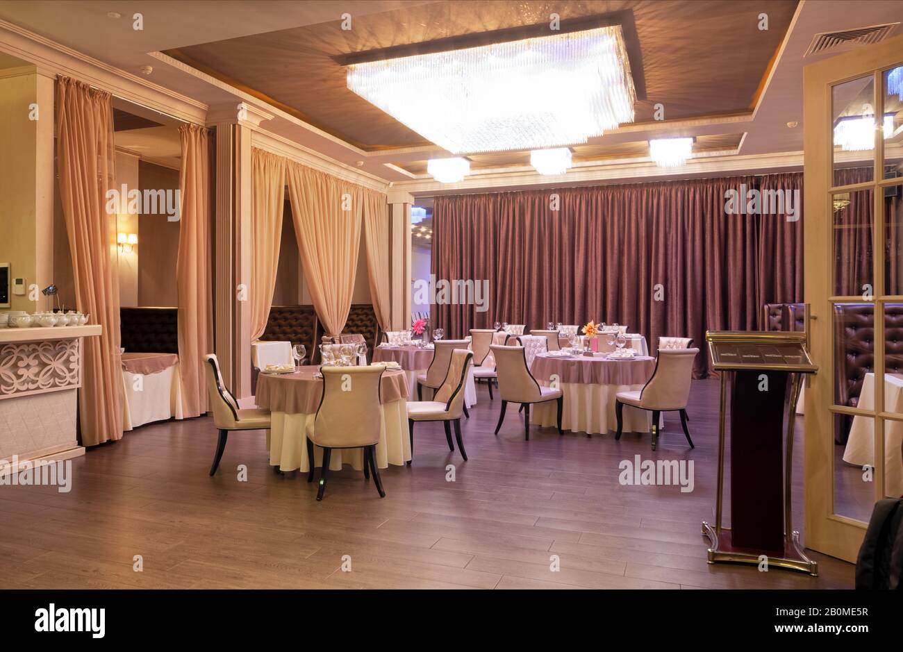 MOSCOW - SEPTEMBER 2014: The interior of the restaurant 'Papa Karlo'with a banquet hall in the classic style Stock Photo