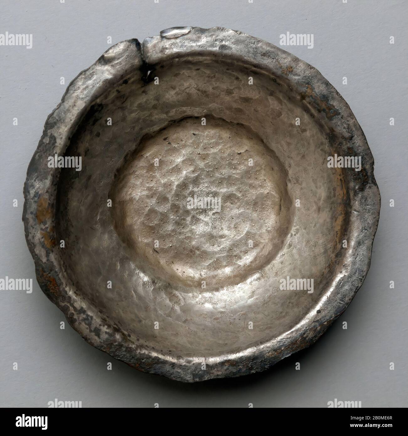 Bowl, Silver, Diameter: 3 7/16 in. (8.7 cm), Height: 3/4 in. (1.9 cm), Gold and Silver Stock Photo