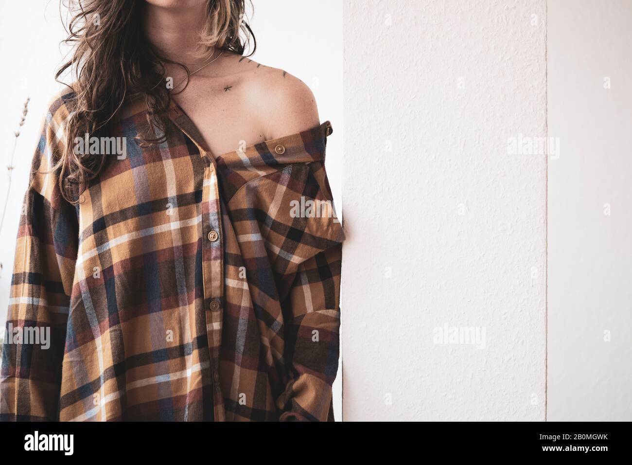 Loose shirt hi res stock photography and images Alamy