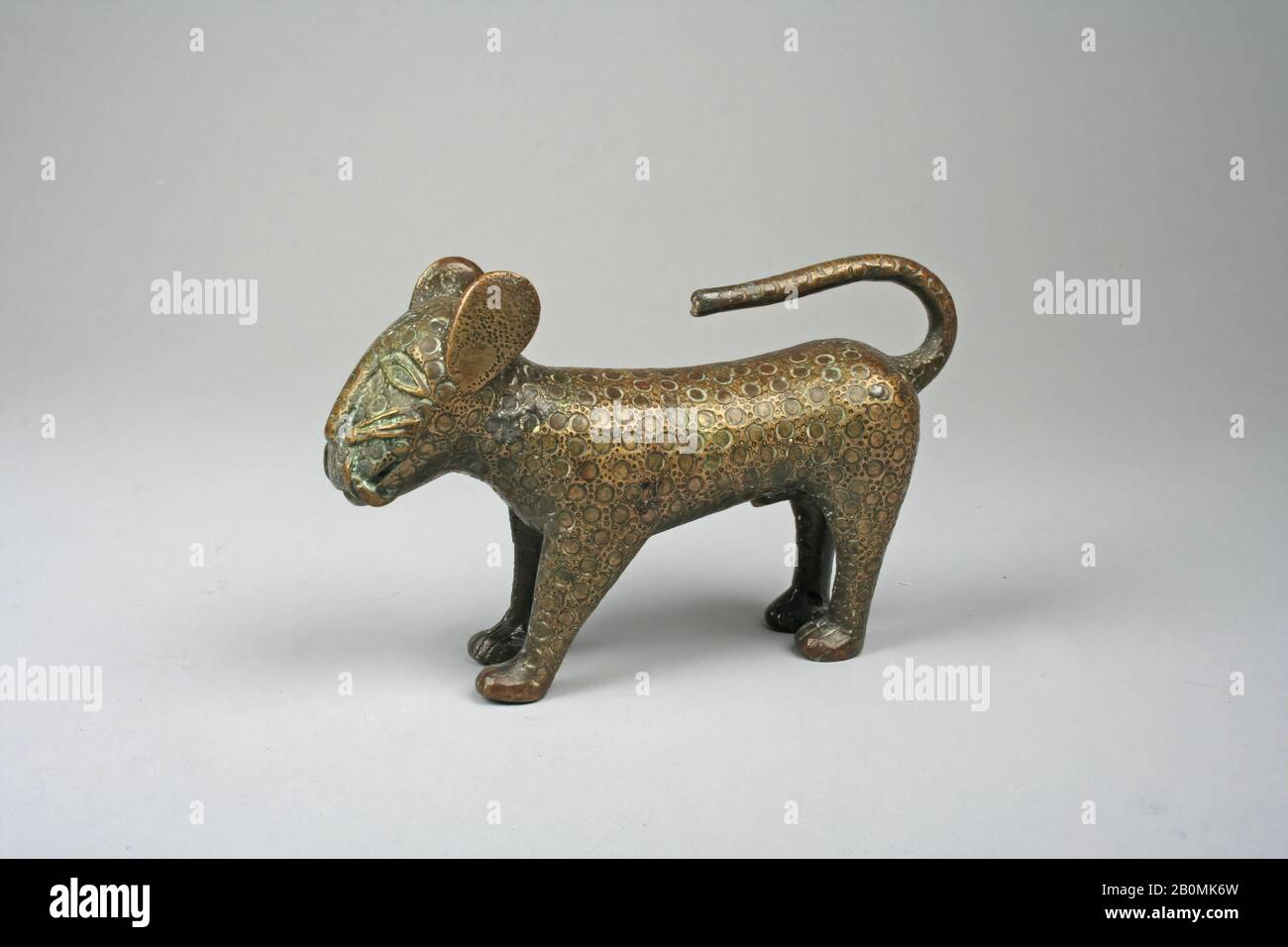 Leopard sculpture hi-res stock photography and images - Alamy