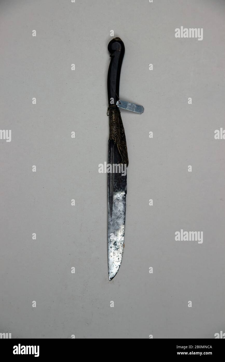 Knife (Phia Kaetta), Sri Lankan, 18th–19th century, Sri Lankan, Wood, brass, steel, L. 8 13/16 in. (22.4 cm); W. 1 in. (2.5 cm); Wt. 2.4 oz. (68 g), Knives Stock Photo