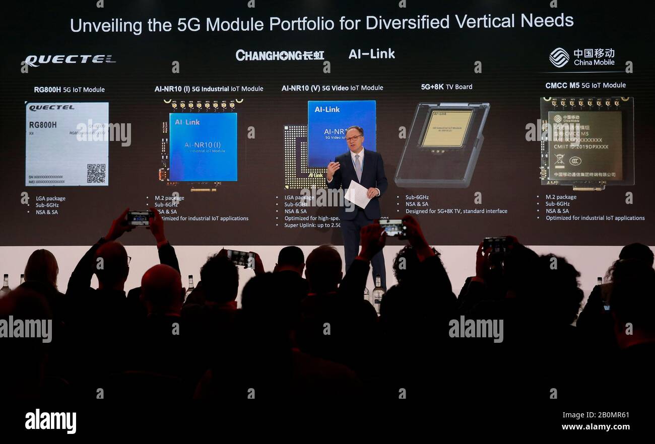 Uk 5g launch hires stock photography and images Alamy