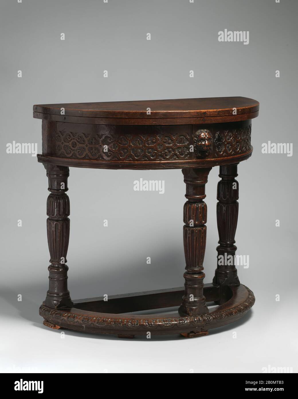 Folding table, British, ca. 1600, British, Oak, Overall: 31 1/2 × 34 × 17 1/2 in. (80 × 86.4 × 44.5 cm), Woodwork-Furniture Stock Photo