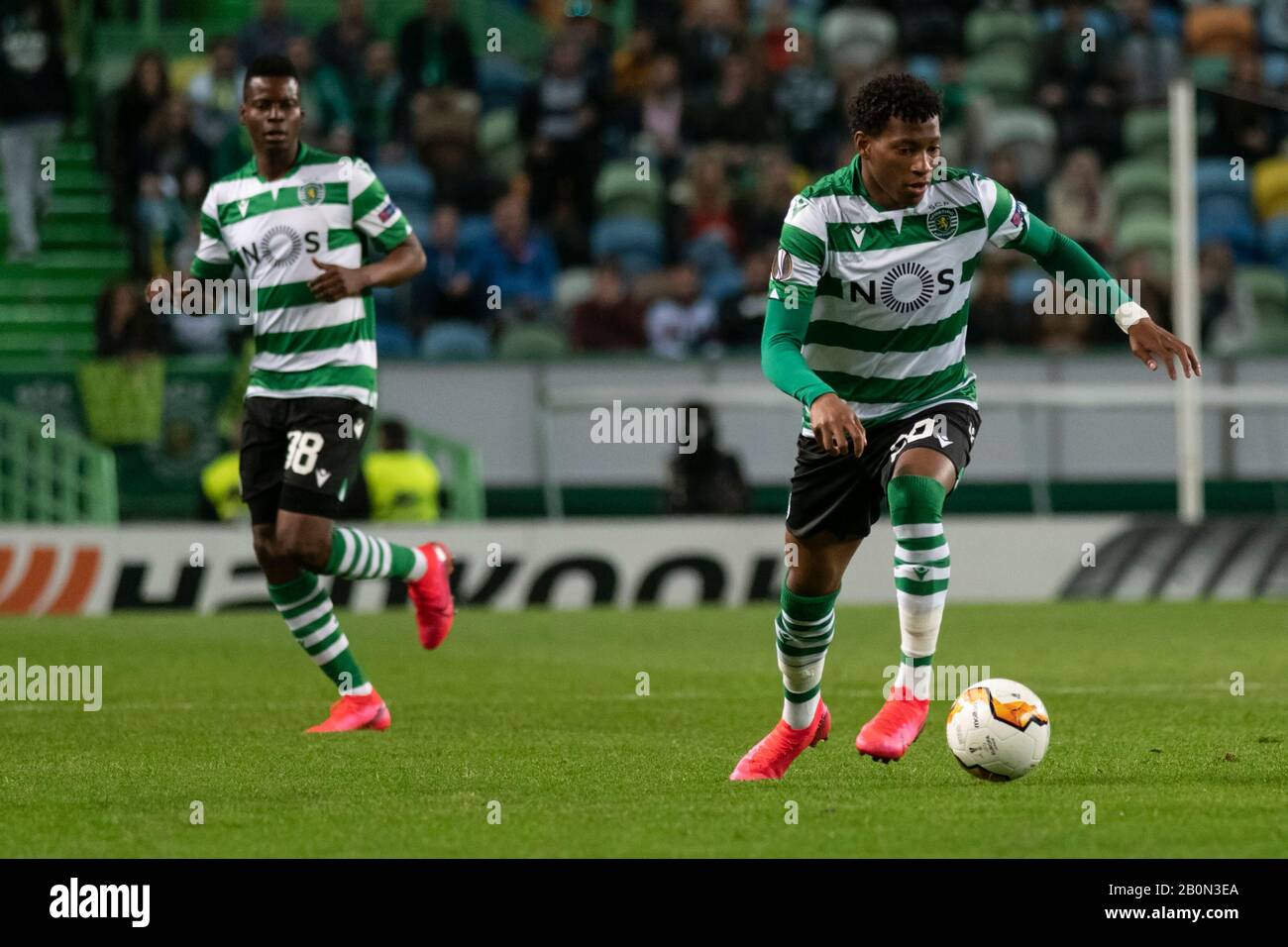 Sporting CP Gonzalo Plata (R) in action during the UEFA Europa League Match 2019/20, Sporting CP vs Istanbul Ba?ak?ehir FK at José Alvalade Stadium.(Final Score: Sporting CP 3 -1 Istanbul Ba?ak?ehir FK) Stock Photo