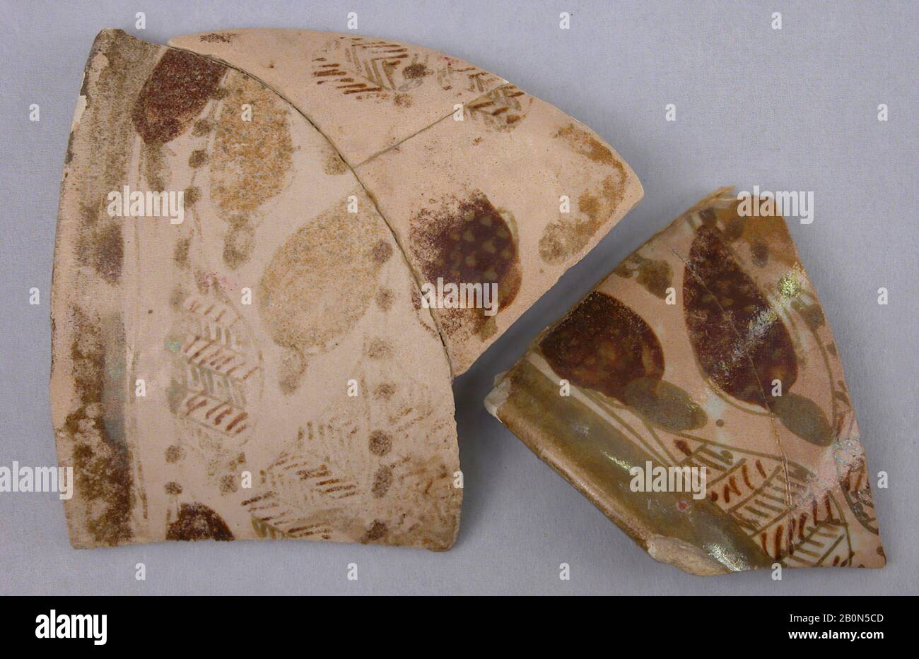 Fragments, 9th century, Excavated in Iraq, Samarra, Earthenware; polychrome luster painted, Ceramics Stock Photo