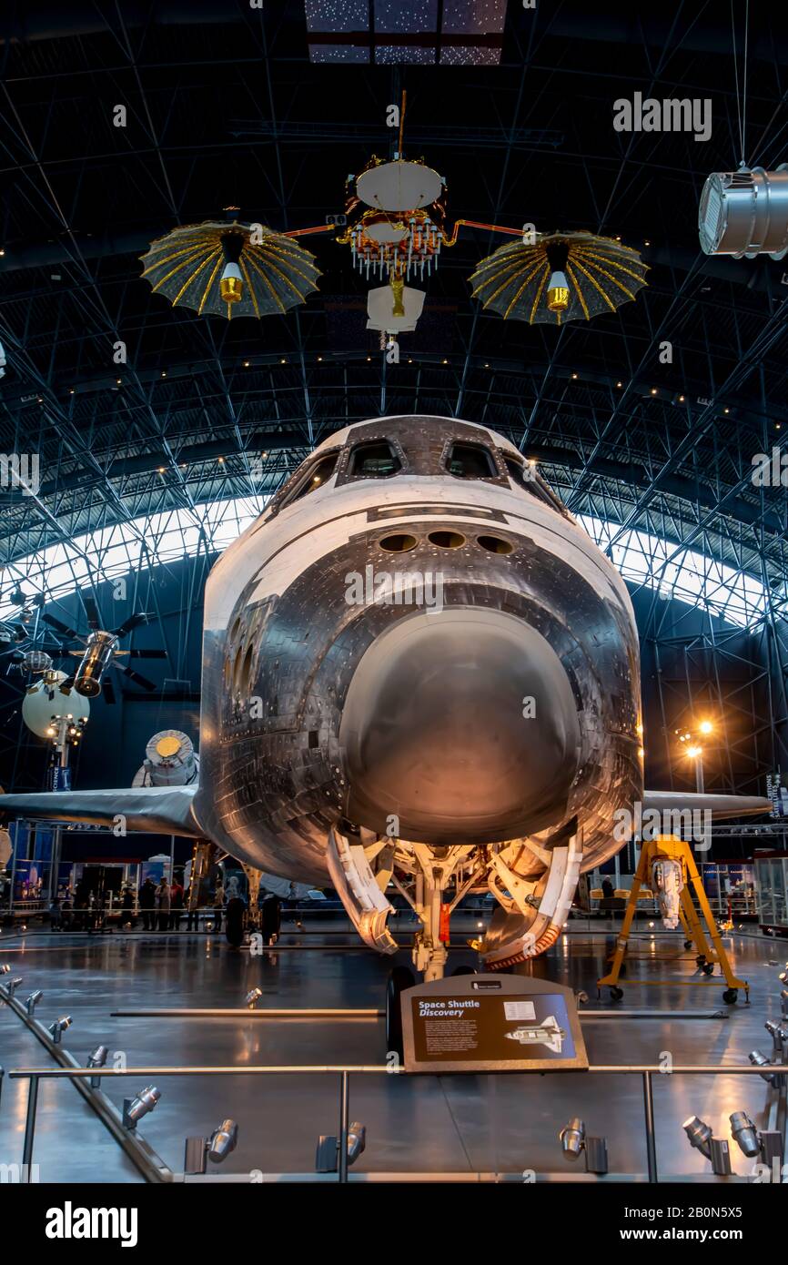 https://c8.alamy.com/comp/2B0N5X5/chantilly-virginia-february-16-2020-space-shuttle-discovery-inside-the-mcdonnell-space-hangar-at-the-steven-f-udvar-hazy-center-of-the-smiths-2B0N5X5.jpg