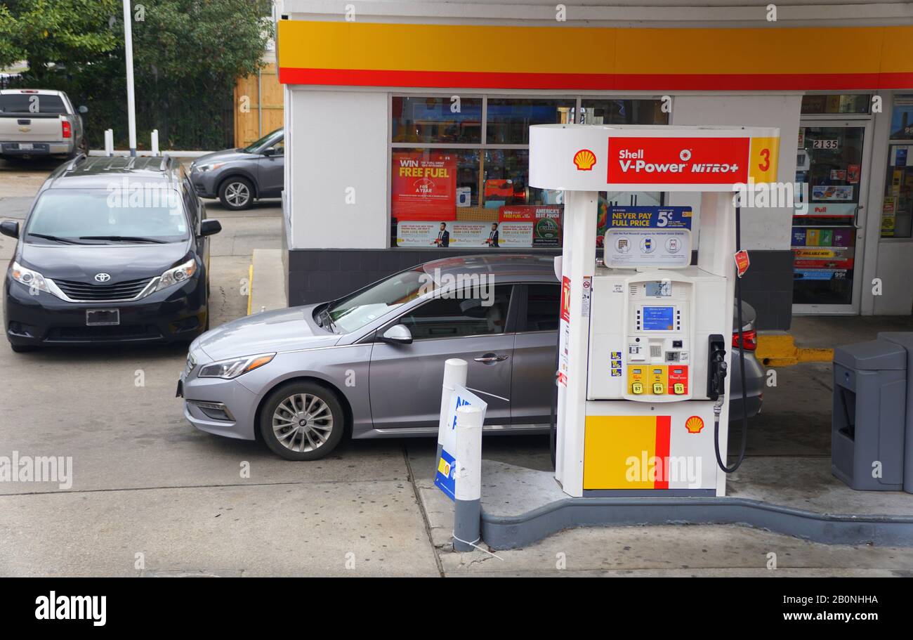 new orleans louisiana u s a february 4 2020 a shell gas station by the garden district stock photo alamy https www alamy com new orleans louisiana usa february 4 2020 a shell gas station by the garden district image344682166 html