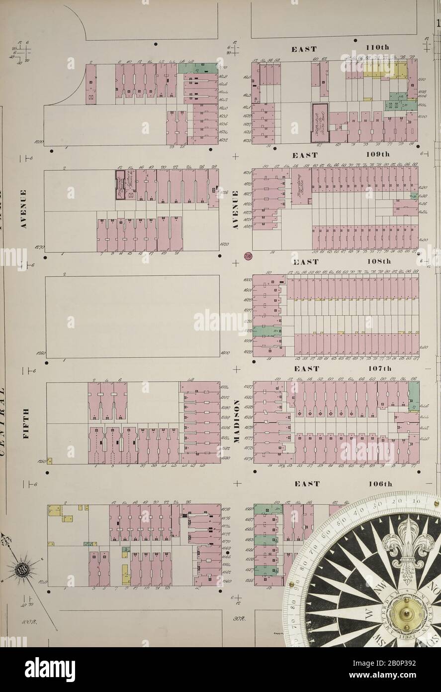 Image 33 of Sanborn Fire Insurance Map from New York, Bronx, Manhattan, New York. 1890 - 1902 Vol. 8, 1896. 55 Sheet(s). Key map to edition. Double-paged plates numbered 153-178. Bound, America, street map with a Nineteenth Century compass Stock Photo