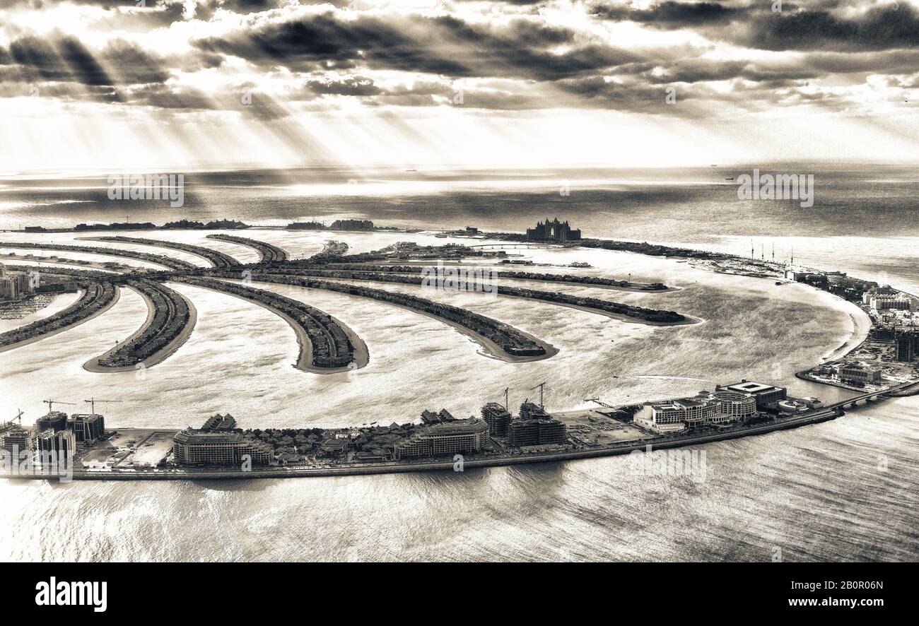 Aerial view of Dubai Palm Jumeirah Island, UAE Stock Photo - Alamy