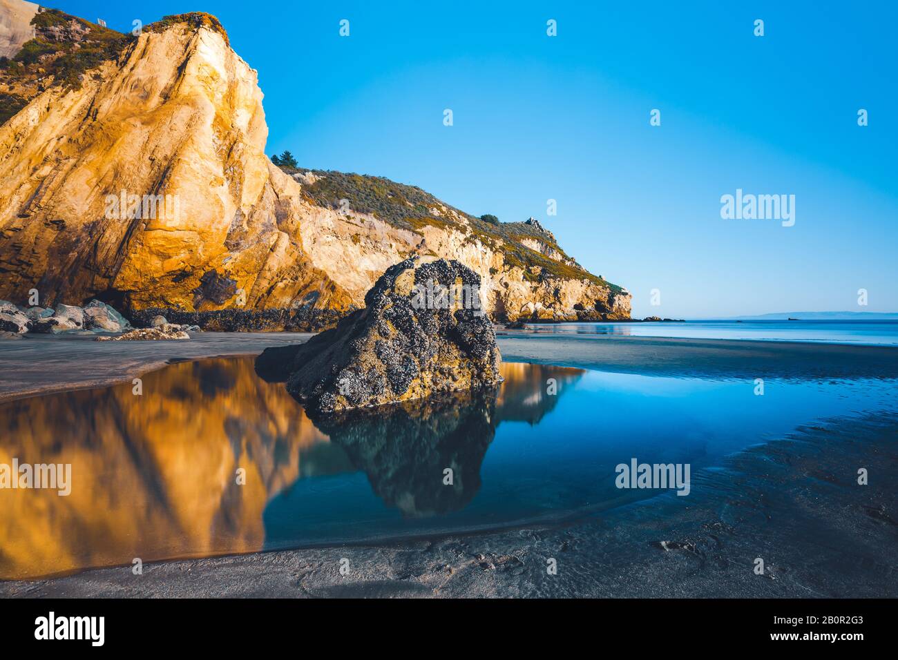 Central california coastal erosion hi-res stock photography and images ...