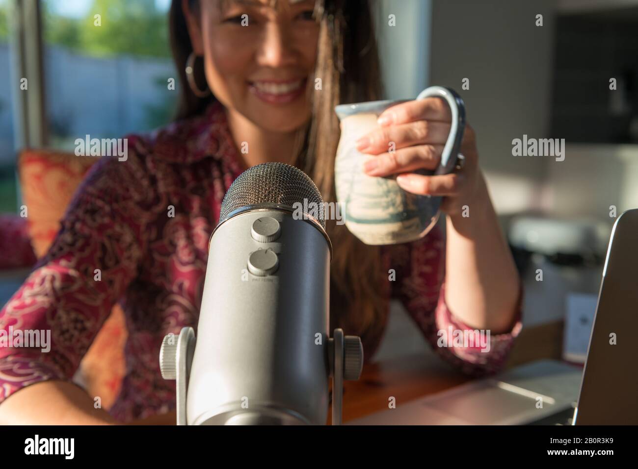 Podcaster Using A Microphone Microphone 40s hi-res stock photography and images - Alamy