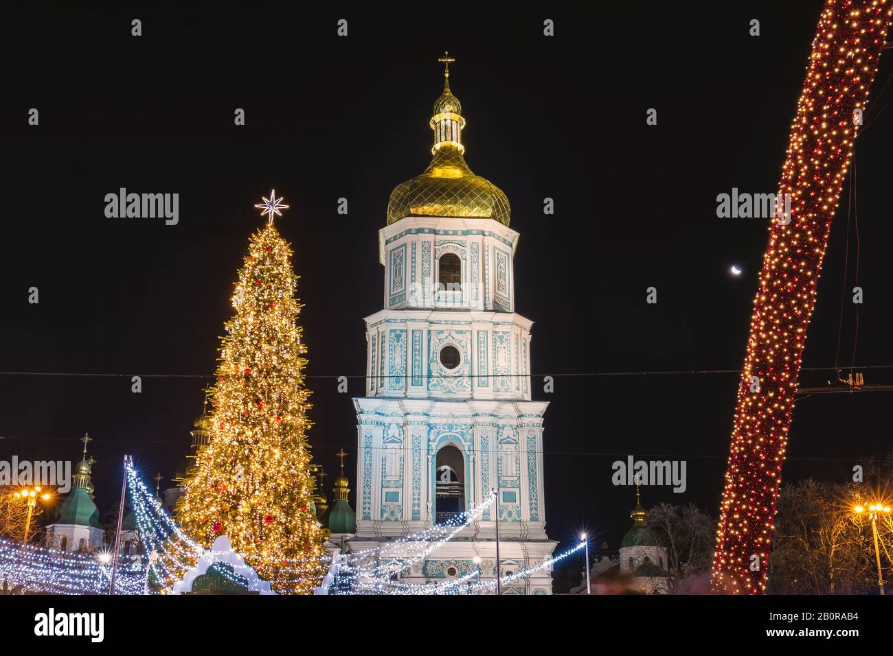 Christmas tree with lights outdoors at night in Kiev. Sophia Cathedral at  the background. New Year Celebration in Kiev, Ukraine. Christmas market. Ton  Stock Photo - Alamy