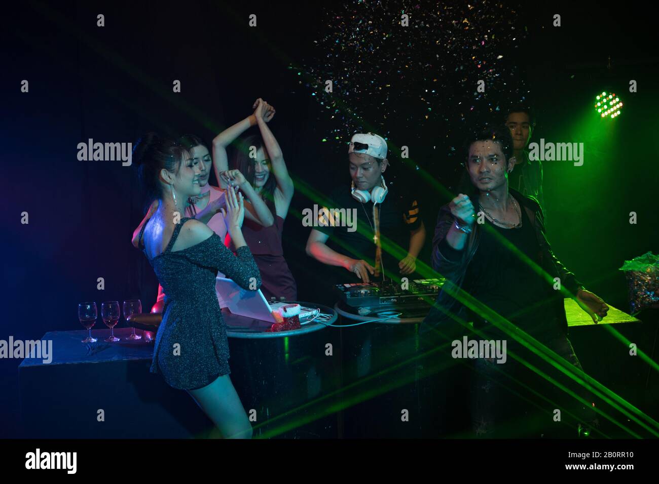 Night Club Crowd Confetti High Resolution Stock Photography and Images ...