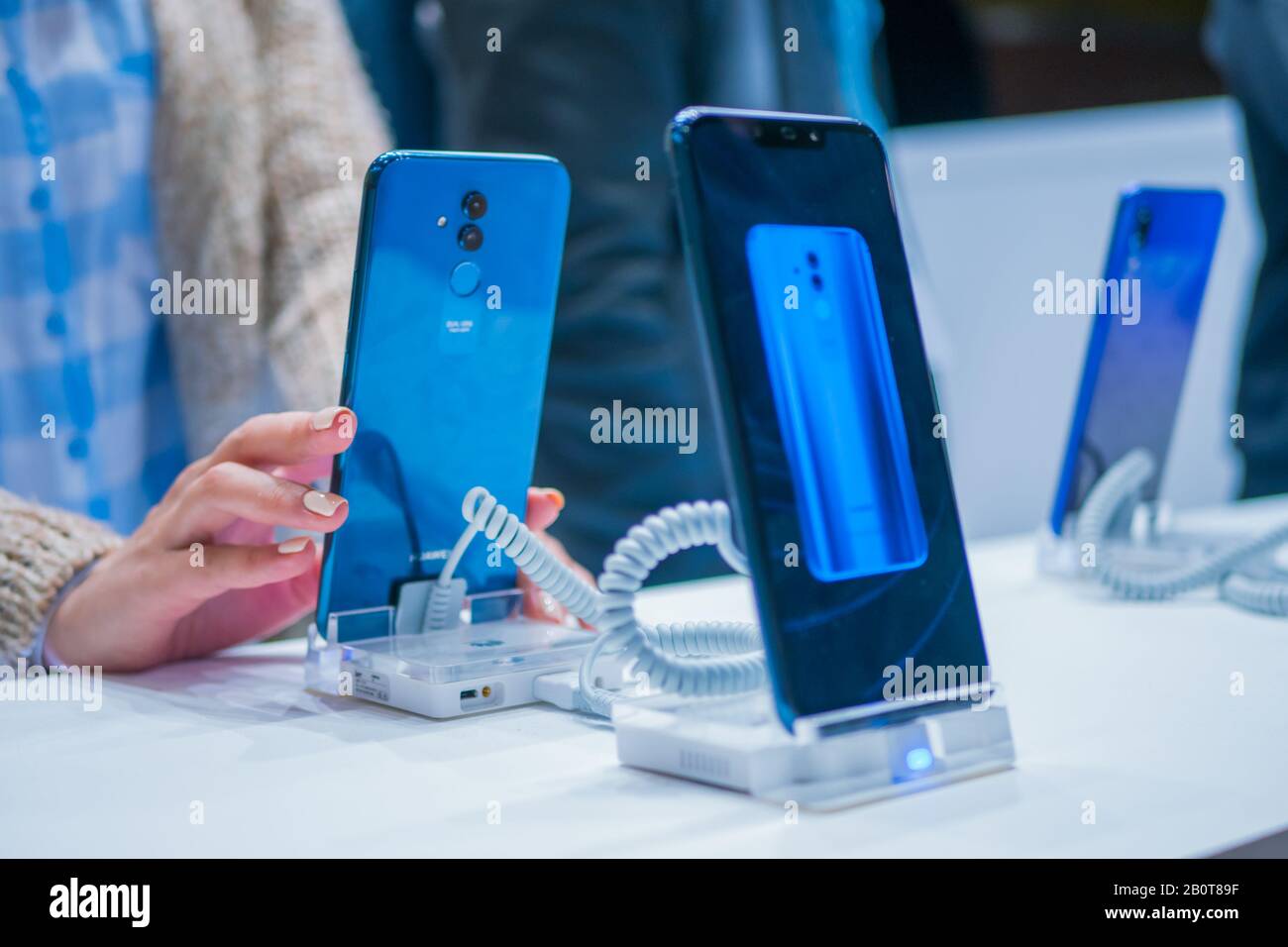 New Models Of Huawei Smartphone In Electronic Shop Stock Photo Alamy