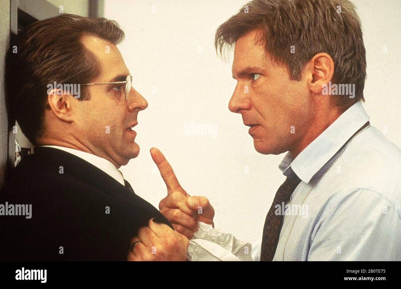 CLEAR AND PRESENT DANGER 1994 Paramount Pictures film with Harrison Ford at right and William Dafoe Stock Photo