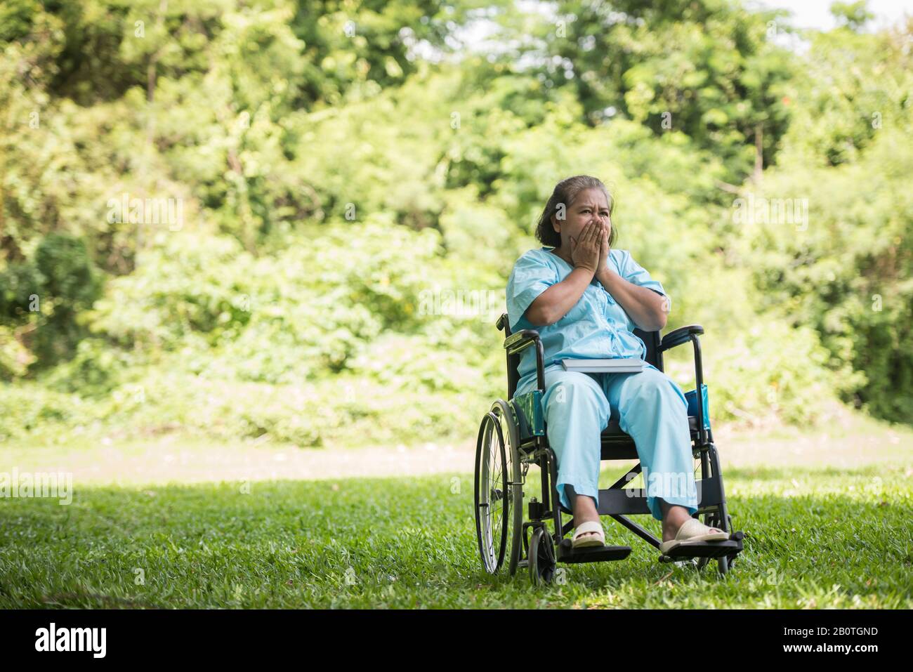Old woman alone chair sad hi-res stock photography and images - Alamy