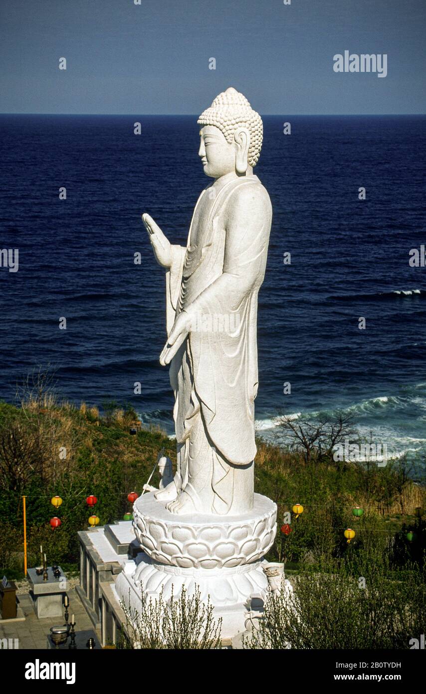 Giant Buddha, Seoraksan National Park, Sokcho, South Korea, April