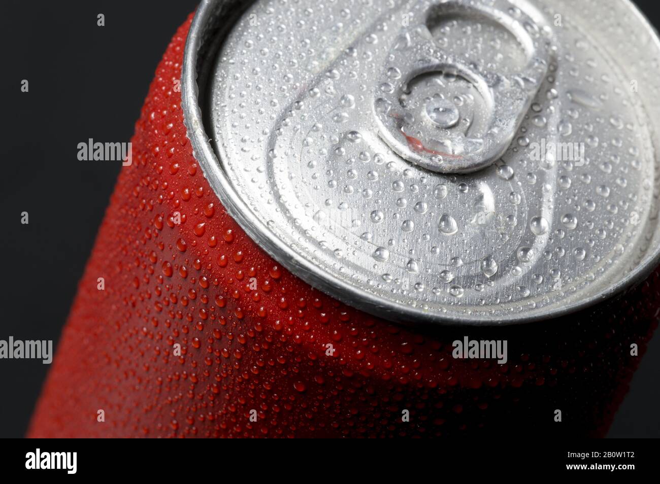 Download Close Up View Of The Top Of A Can Drink With Condensation Stock Photo Alamy Yellowimages Mockups