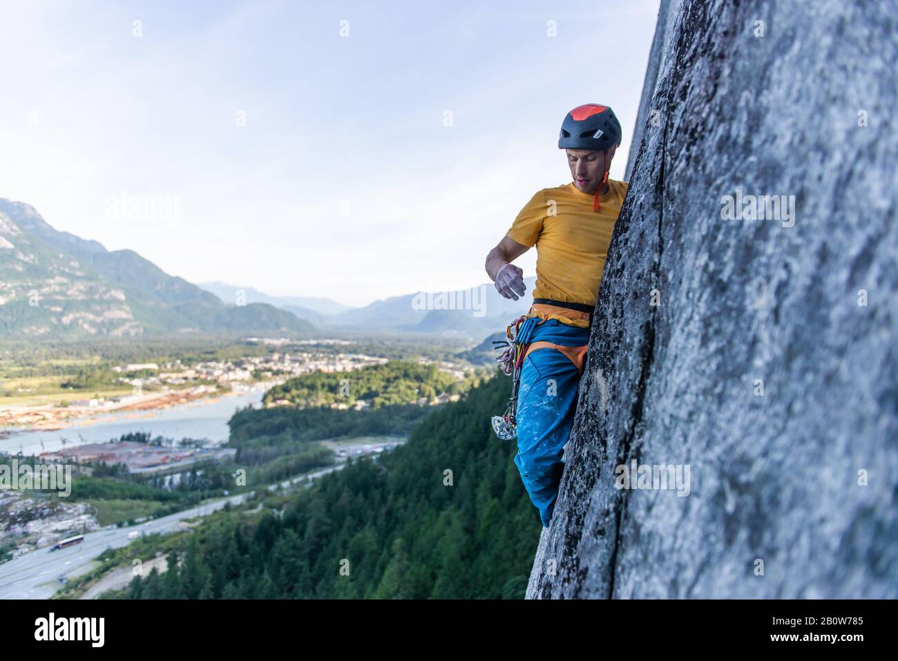 Rock climber climbing trad traditional hi-res stock photography and ...