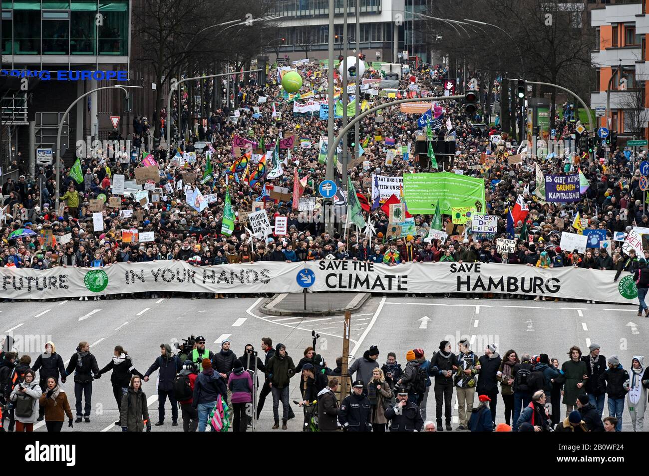 GERMANY, Hamburg city, Fridays for future movement, Save the Climate rally with 30.000 protesters for climate protection, in first row, above the M in word Hamburg: swedish activist Greta Thunberg with her banner skolstrejk för klimatet, / DEUTSCHLAND, Hamburg, Fridays-for future Bewegung, Demo fuer Klimaschutz, erste Reihe über dem M im Wort Hamburg: Greta Thunberg mit ihrem Plakat skolstrejk för klimatet, 21.2.2020 Stock Photo