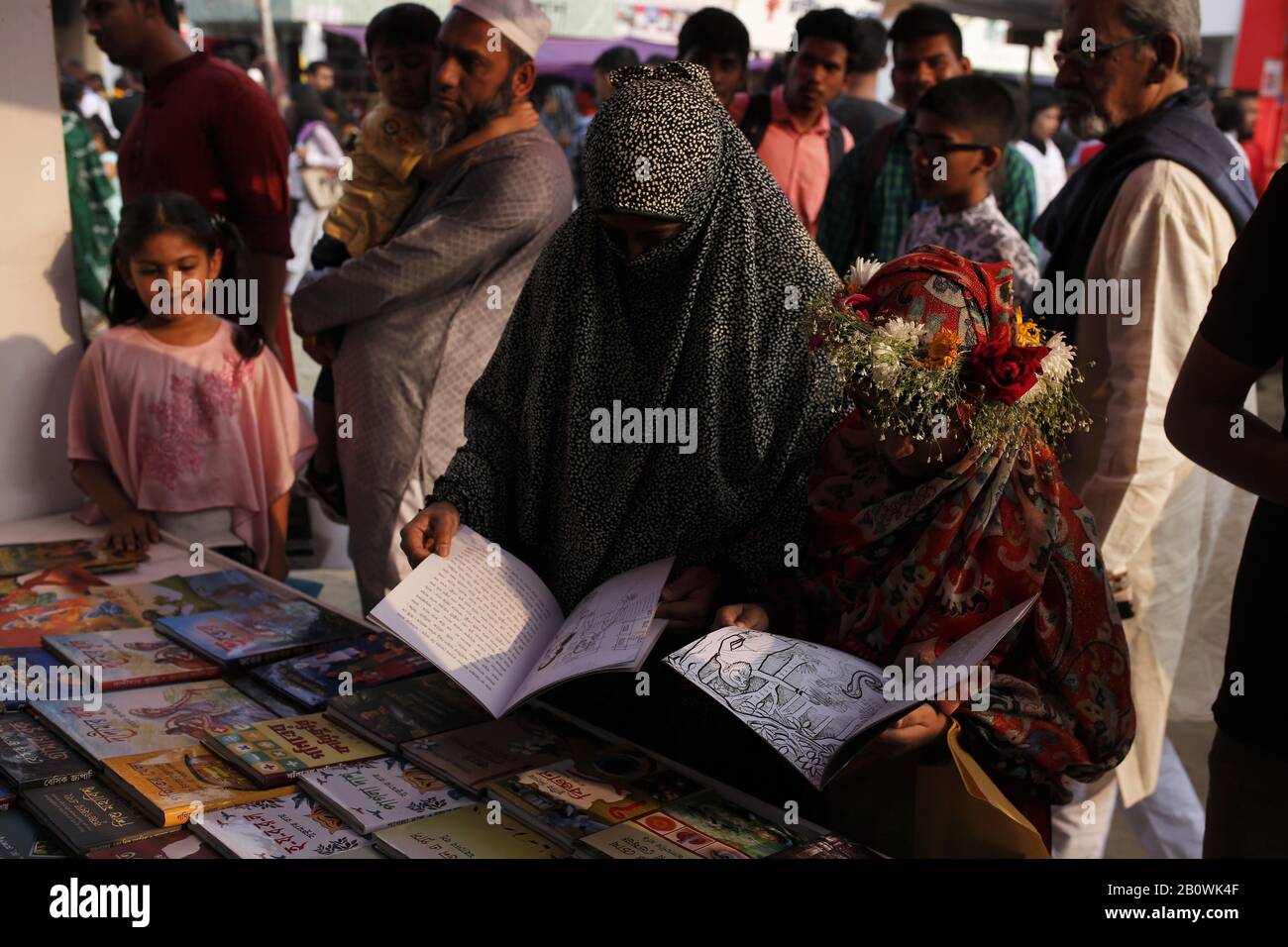 Dhaka, Bangladesh. 21st Feb, 2020. A family looka at books in a stall