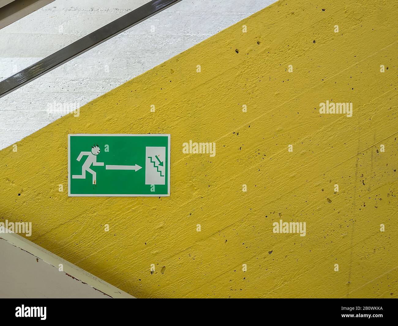 Emergency exit pictogram exit sign hires stock photography and images