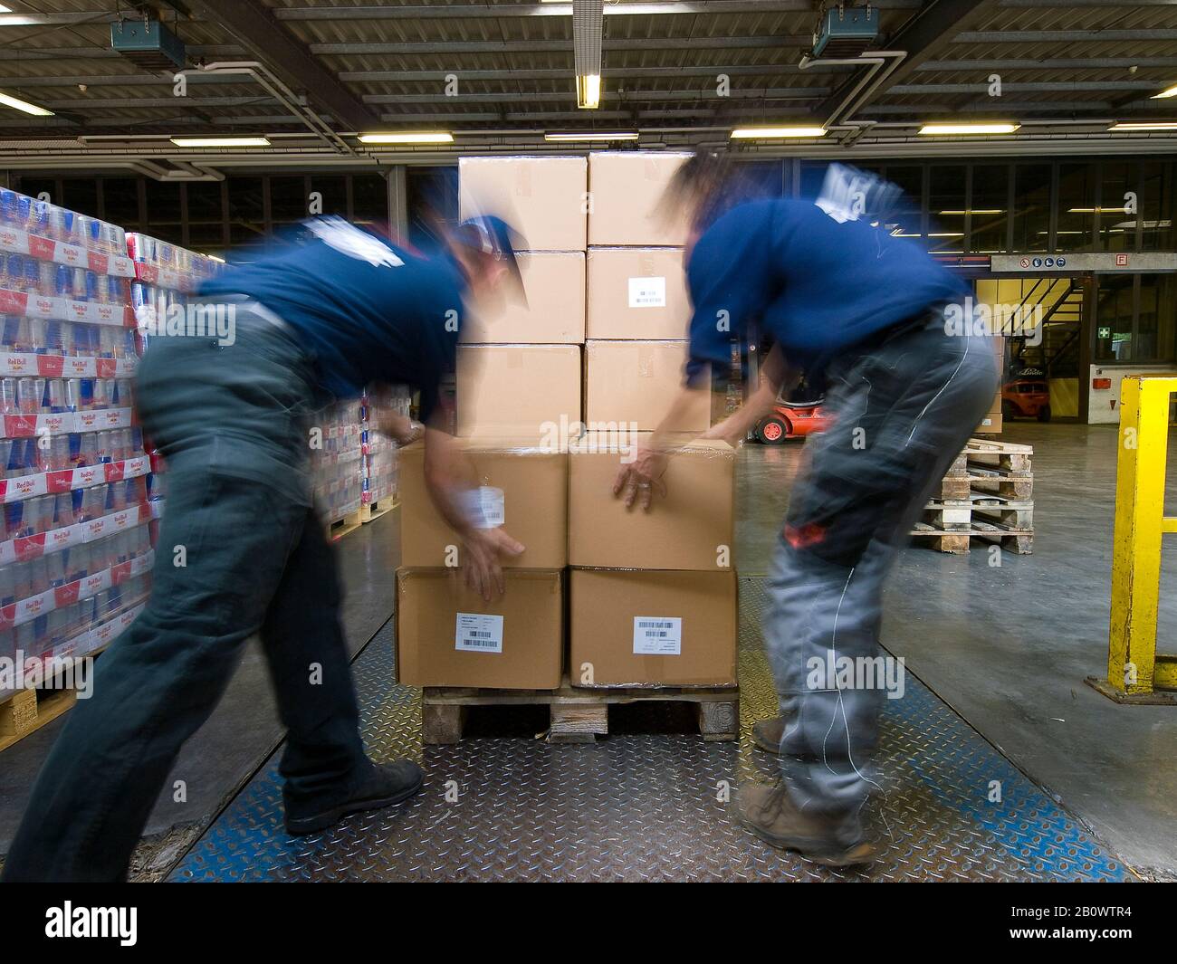 Pallet loading hires stock photography and images Alamy