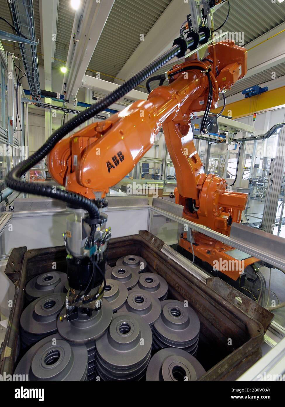 Industrial robots hi-res stock photography and images - Alamy